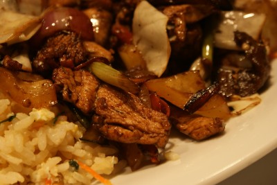 pui la wok cu alune si orez cu ou 05 pui la wok cu alune si orez cu ou 05