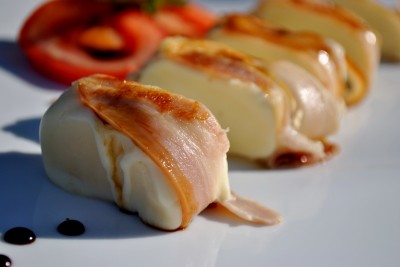 rulou de mozzarella cu bacon 05