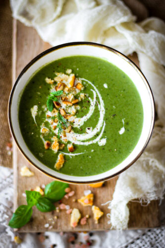 servire supă cremă de leurdă