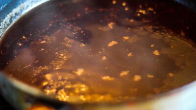 pregătire sos de vin roșu