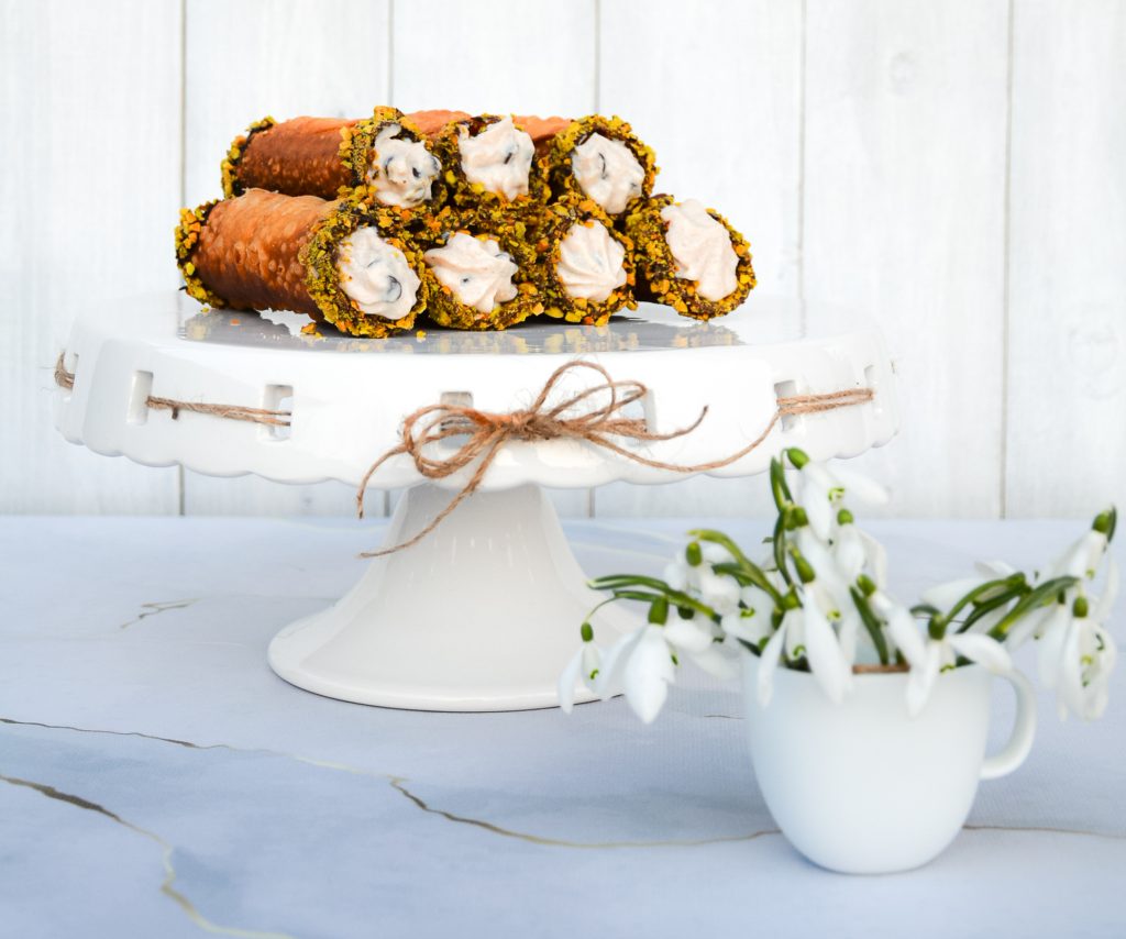 Cannoli sicilieni cu fistic și ricotta 