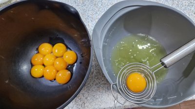 separare oua pentru pască