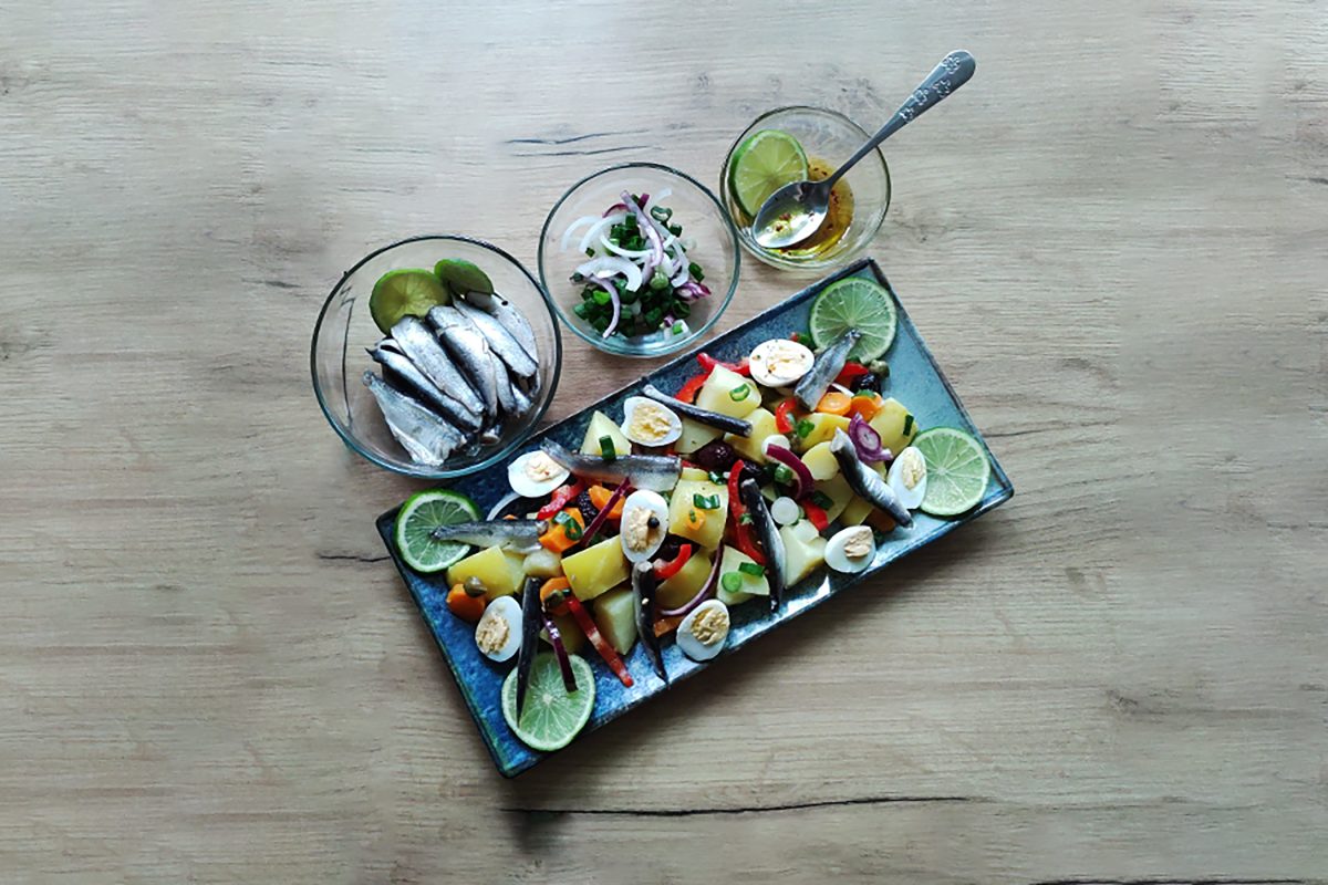 salată de cartofi noi