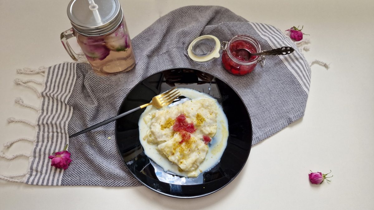 gullac cu dulceață și sirop de trandafiri