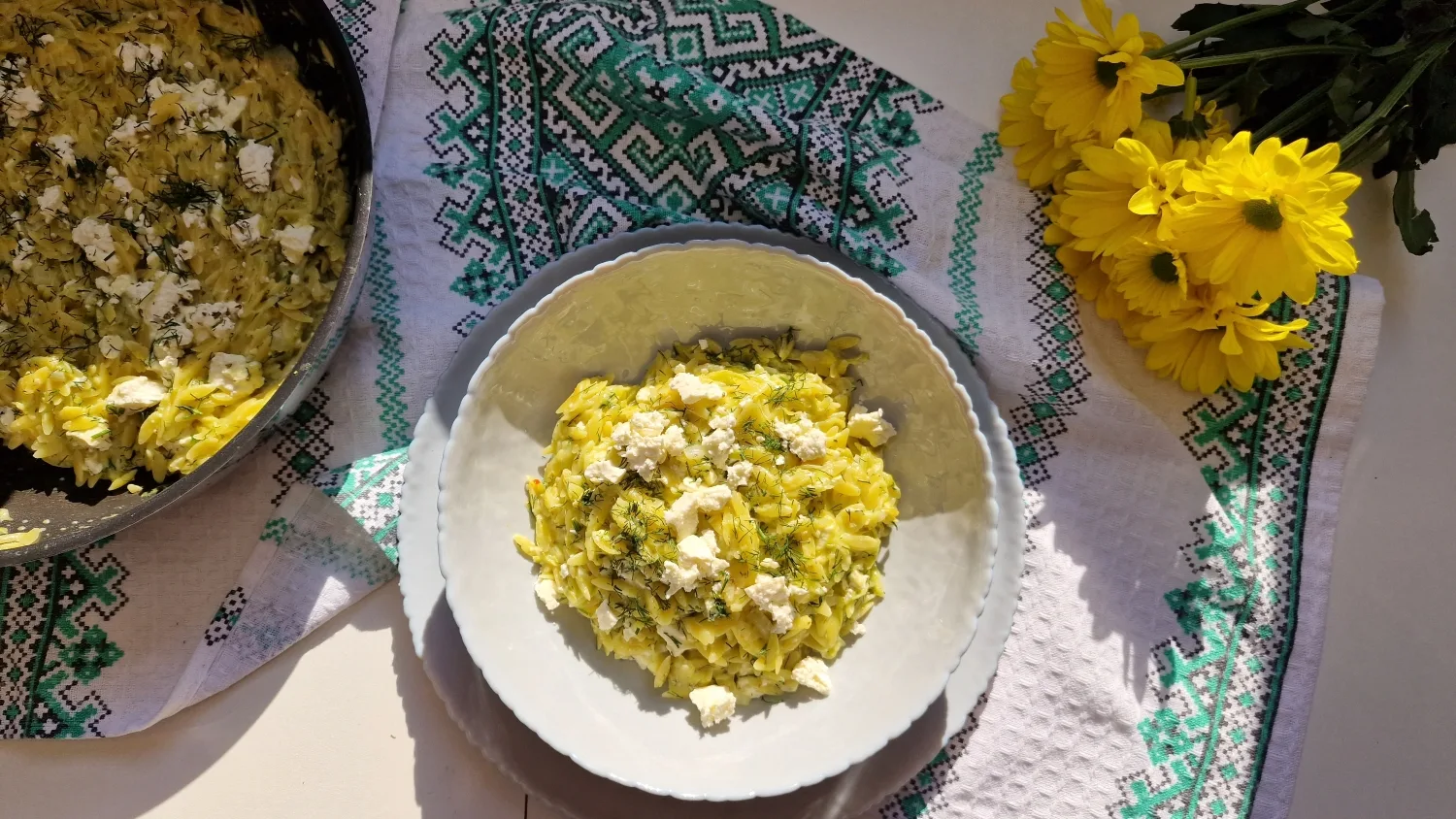 Orzo sau mini paste cu lămâie și feta