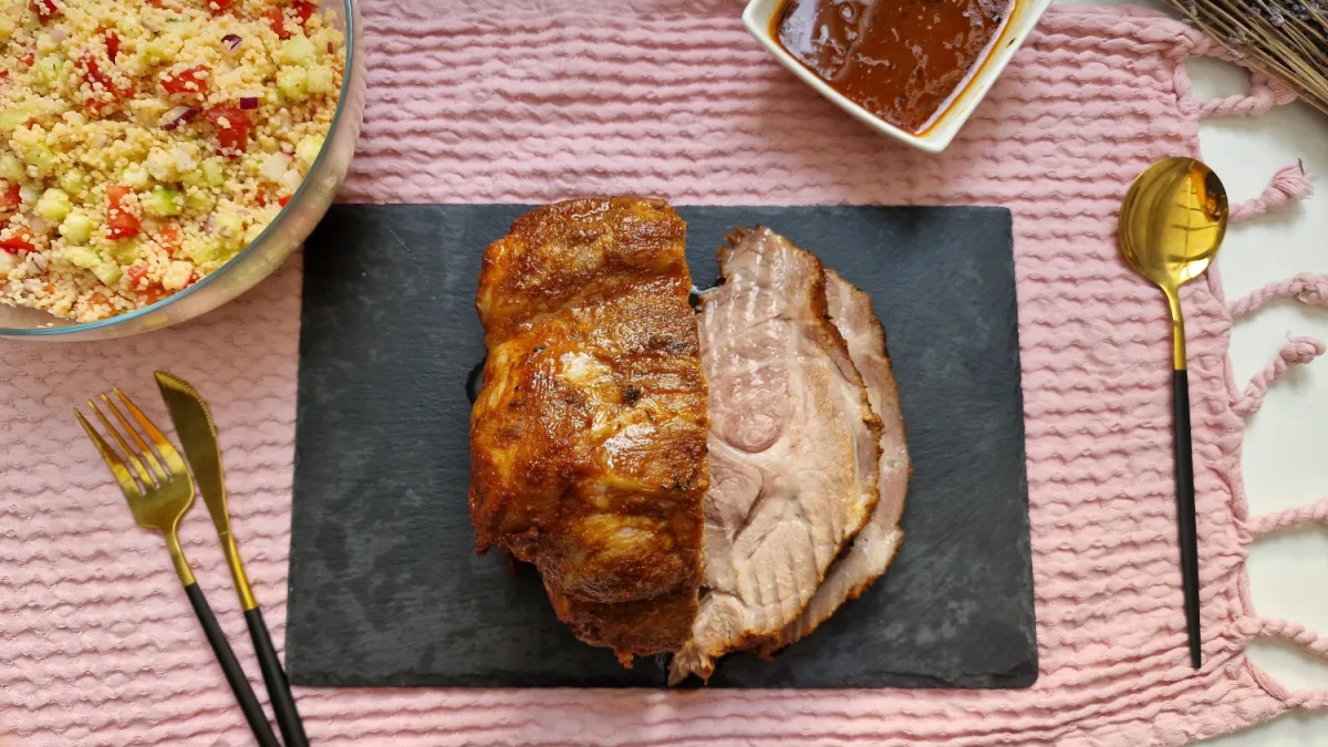 Ceafă de porc întreagă la cuptor