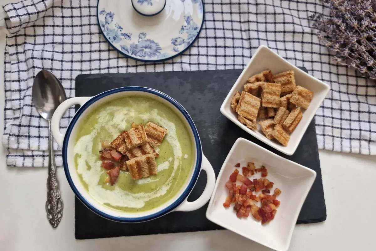 Supă cremă de broccoli