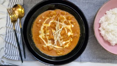 servire butter chicken