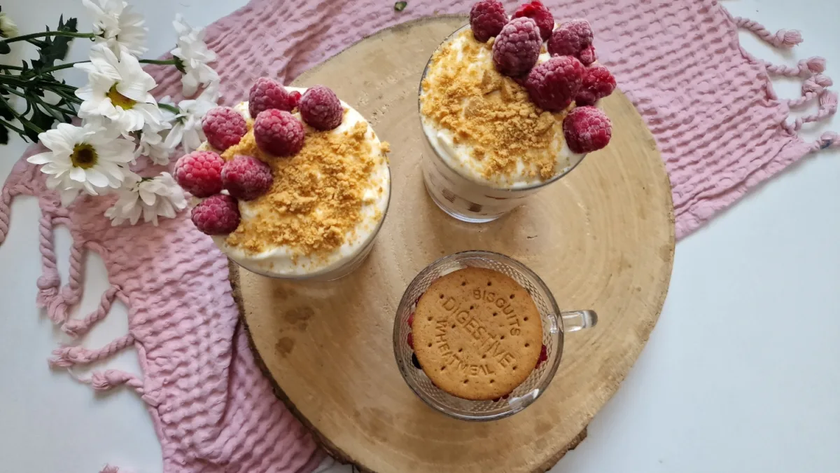 Desert rapid la pahar cu zmeură