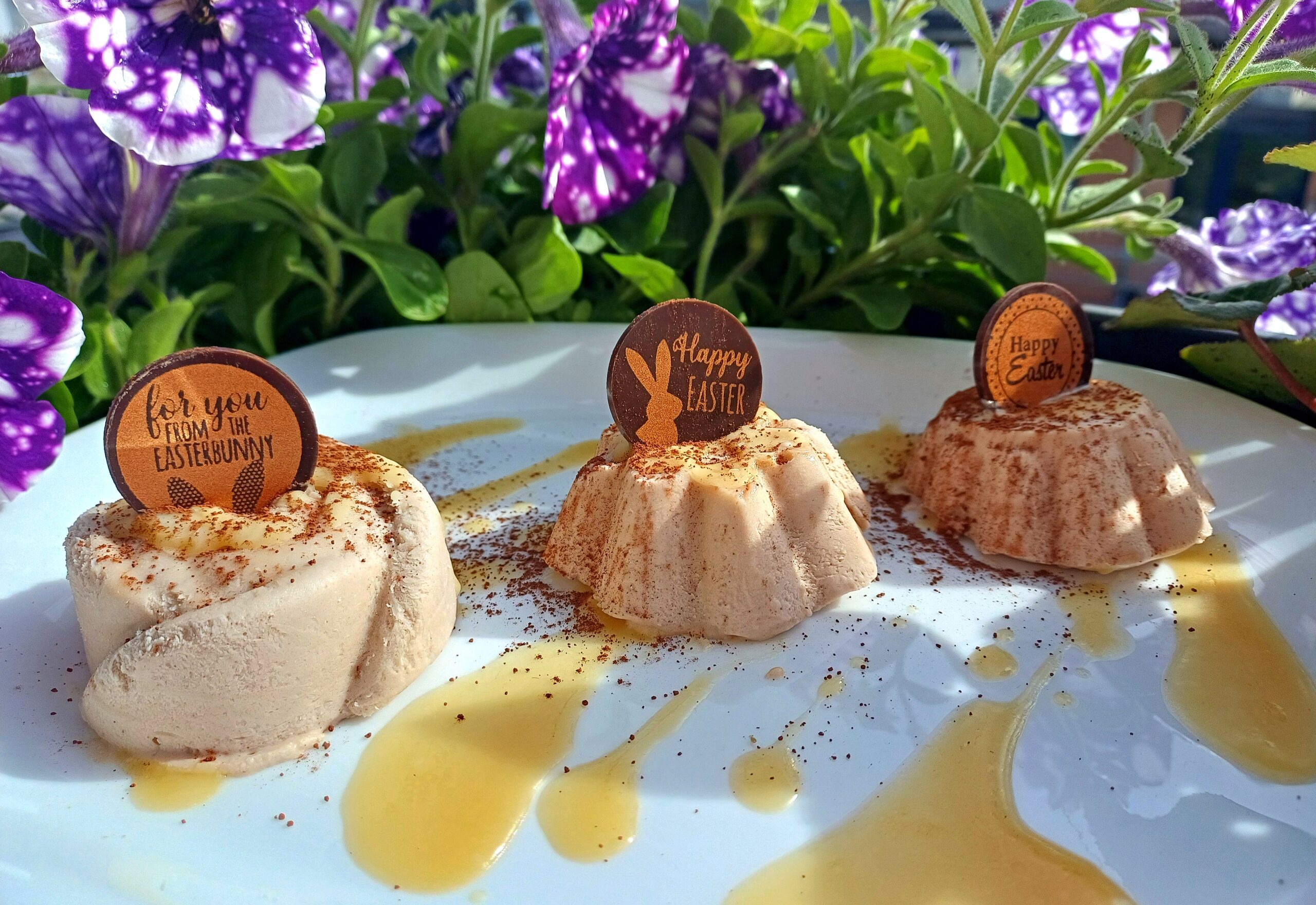 Semifreddo de cappuccino cu topping de rom