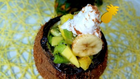 Salată cu fructe tropicale