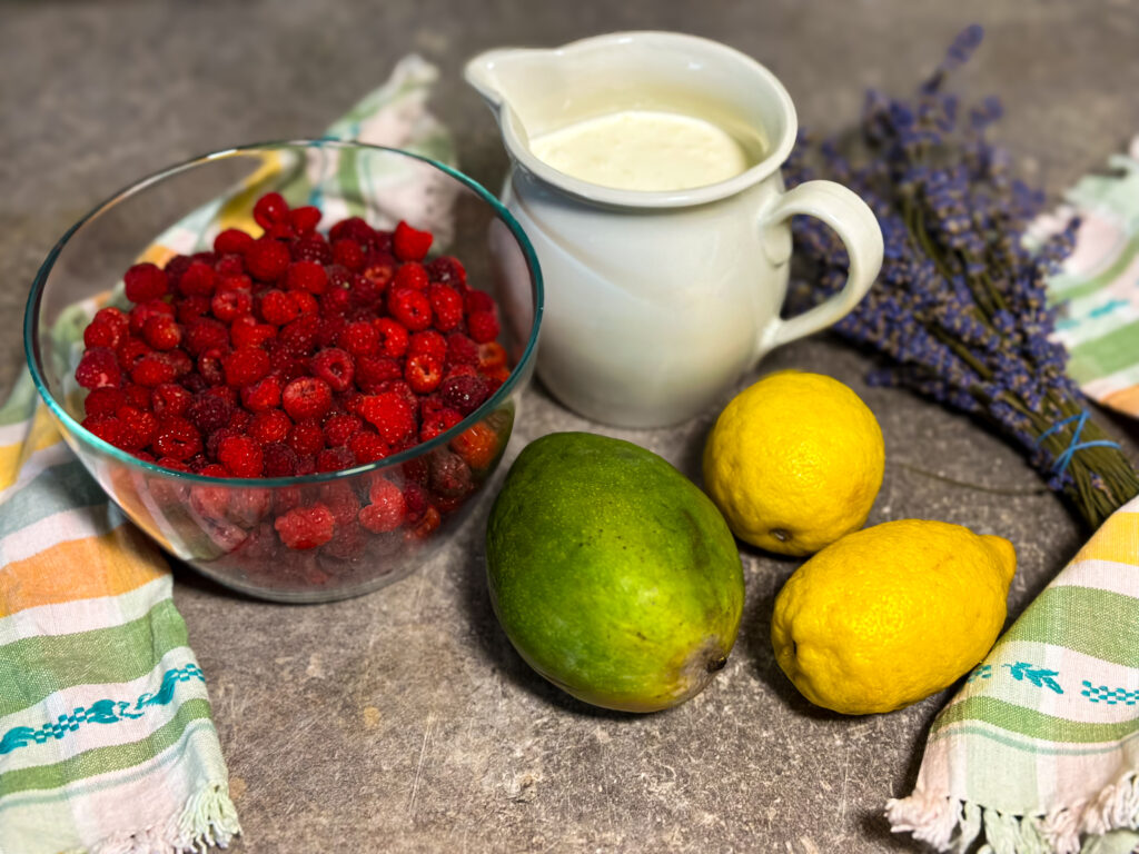 Ingrediente Panna cotta cu lavandă și zmeură