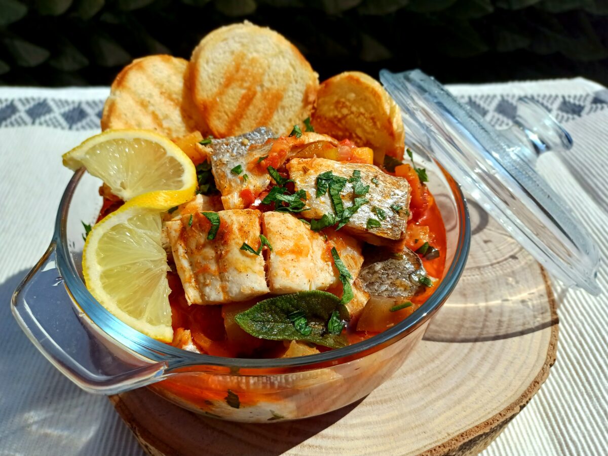 Tocană de peşte cu legume și salvie