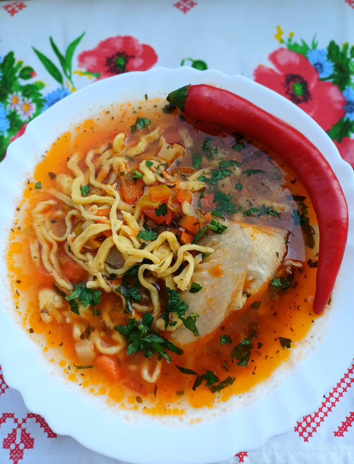 Borș de găină cu tăiței de casă