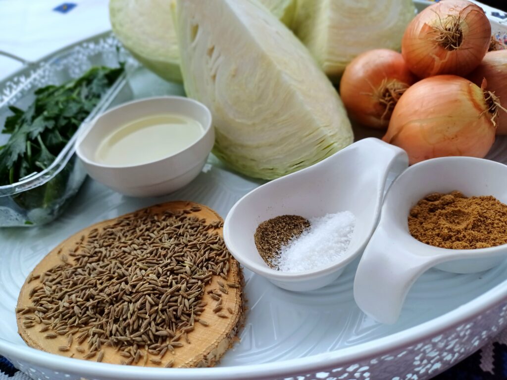 Ingrediente plăcinte cu varză dulce și chimen