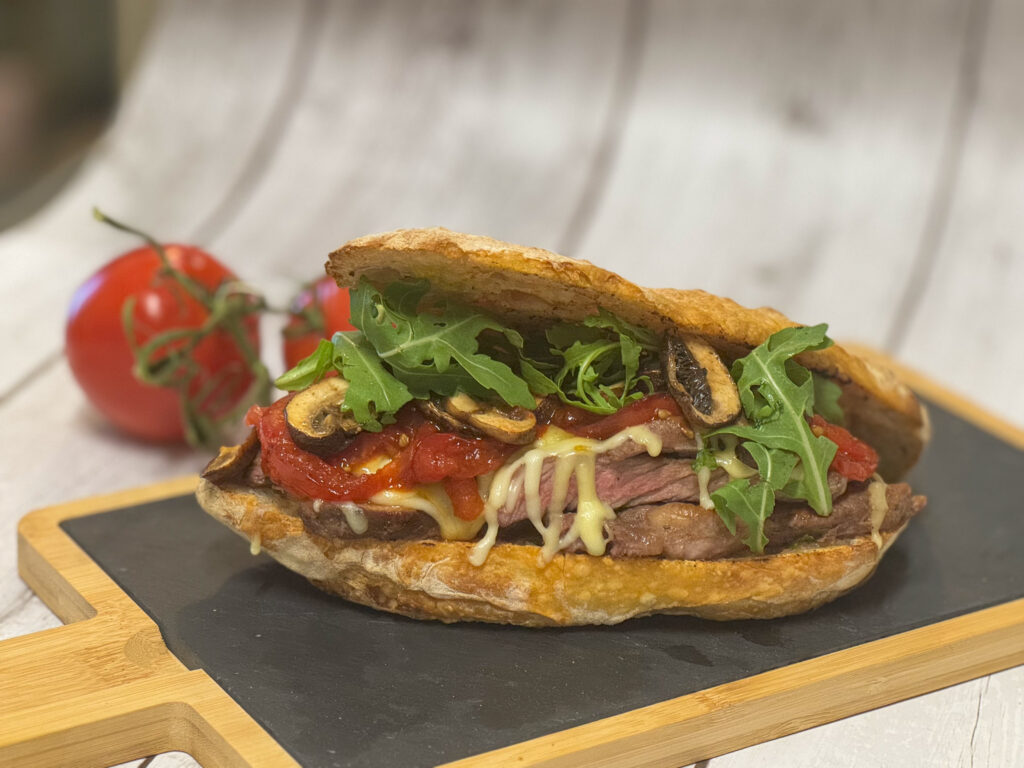 Sandwich cu steak de vită