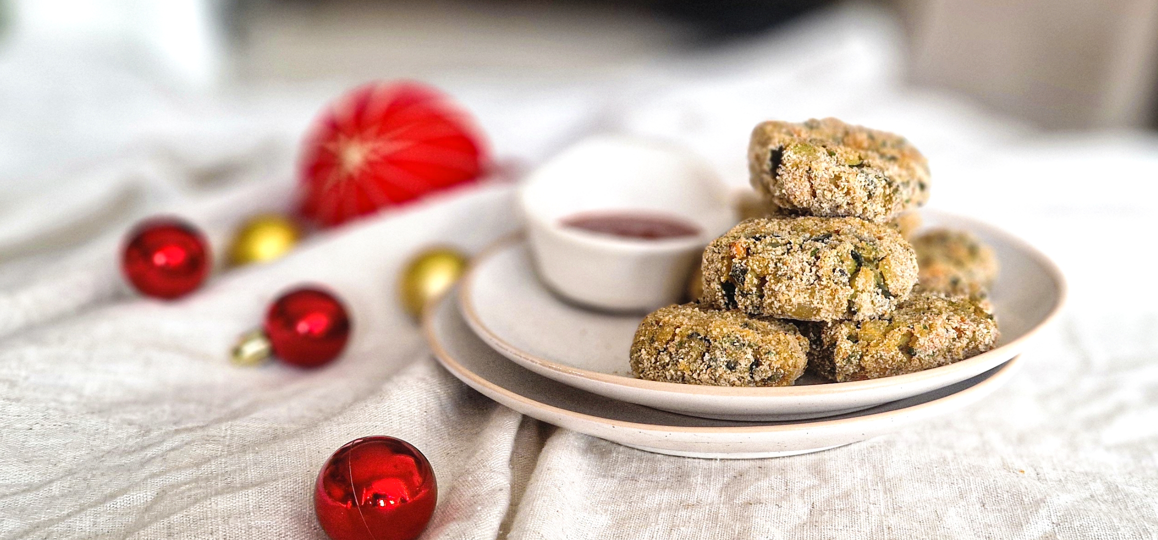 Crochete vegane din cartofi și legume și gin cu sirop de pere