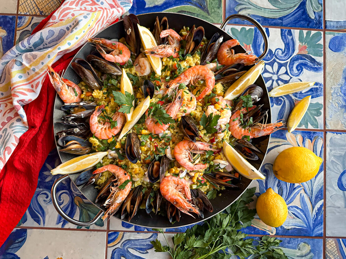 Paella cu fructe de mare