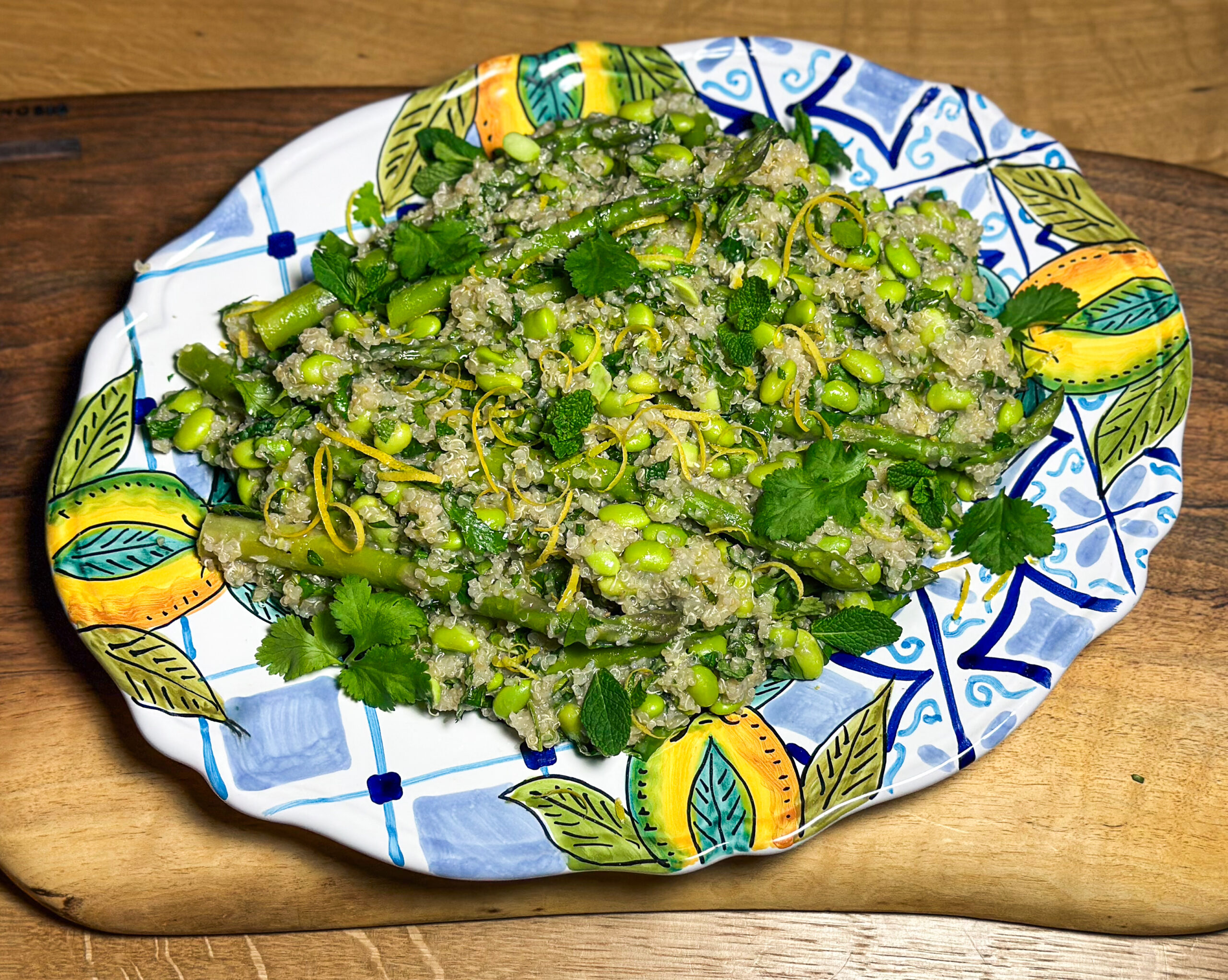 Salată de quinoa cu sparanghel
