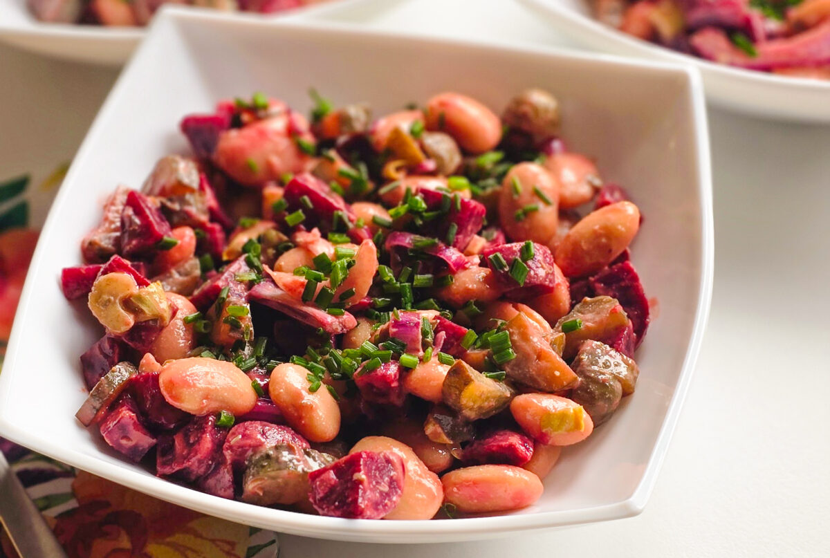 salată de fasole şi sfeclă roșie