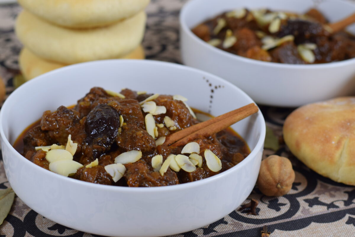 tocană de vită cu fructe uscate