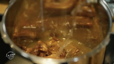 carne în oala sub presiune