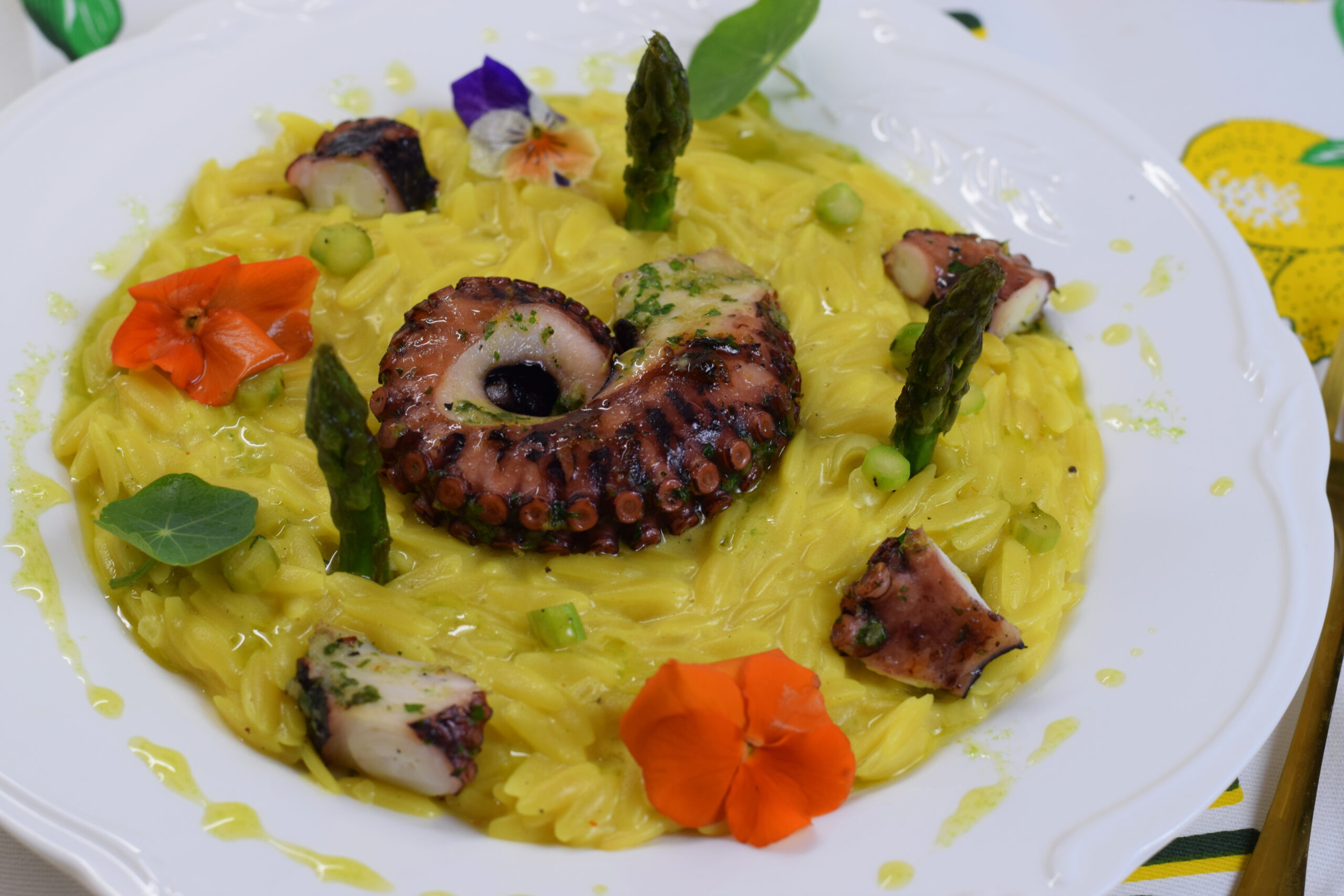 Risotto din orzo cu șofran și caracatiță