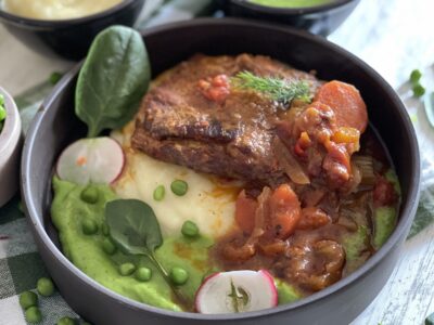 Ribs Slow Cook cu Piure de Mazăre și Cartofi Aromați
