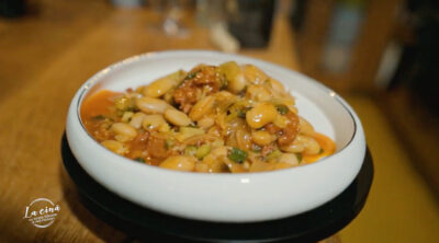 fasole albă cu cârnați