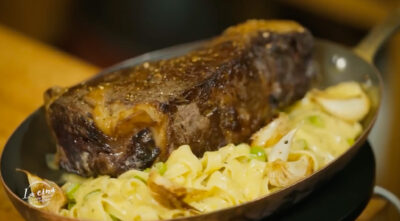  Vită cu tagliatelle și sos de unt cu trufe 