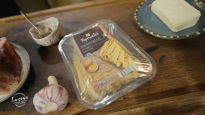 ingrediente Vită cu tagliatelle și sos de unt cu trufe 