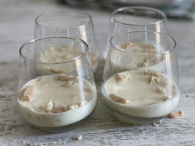 montare photo 1 pentru Strawberry Whisper – Mousse de Căpșuni și Ciocolată Albă