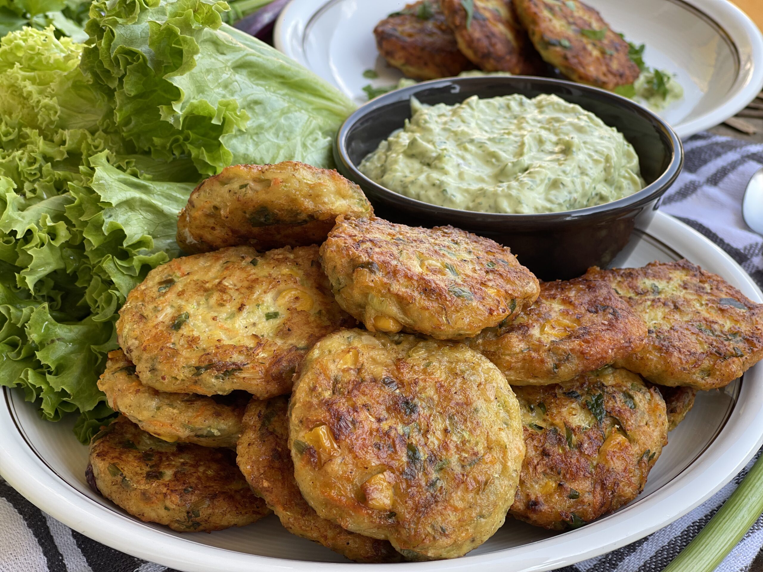 Fritters crocante cu pui și legume