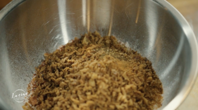 pregătire condimente pentru pui