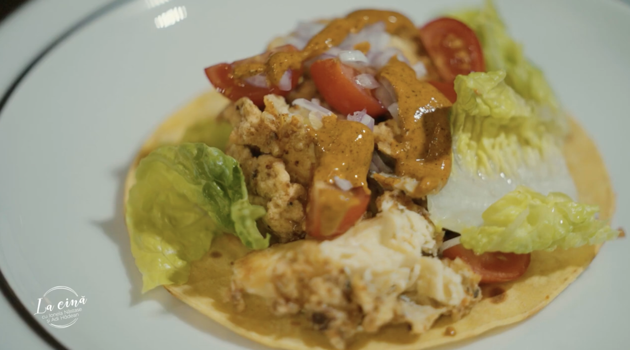 Tacos mexican cu pui crocant