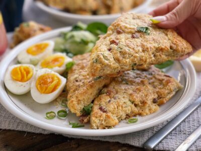 scones cu sunca si ceddar detaliu