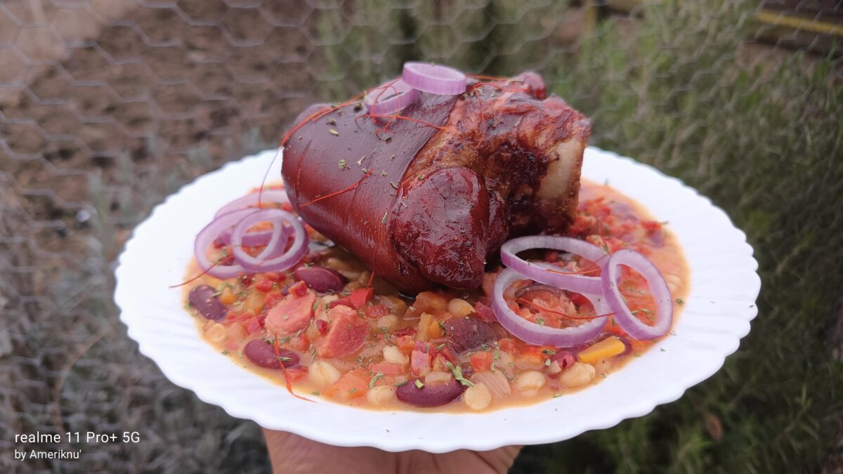 fasole cu ciolan afumat