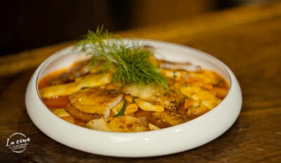 Păstăi scăzute cu piept de porc - servire