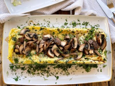 Terină cu ciuperci și clătite sărate cu spanac decor