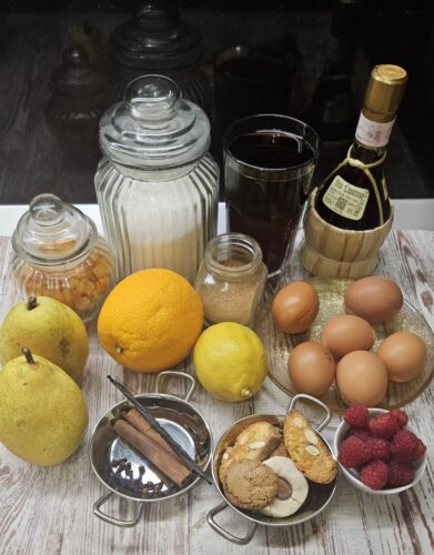 Ingrediente pere poșsate în vin cu zabaione