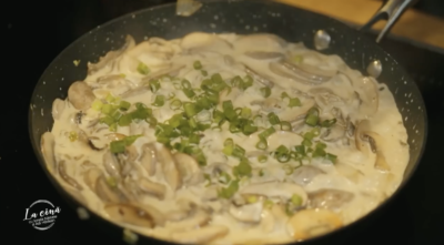 finalizare sos de ciuperci