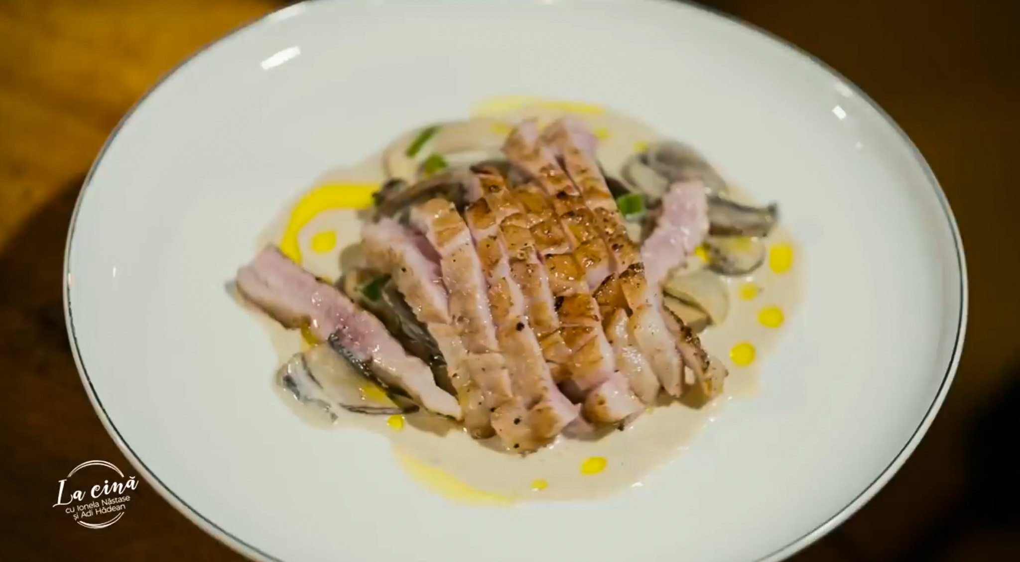 Secreto iberico cu ciuperci în sos