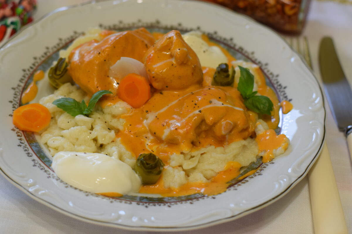 Cover paprikaș cu nokedli