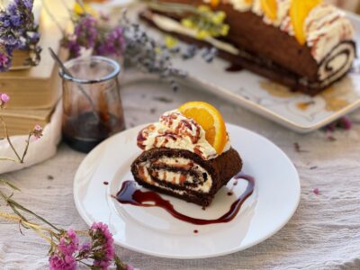 Ruladă cu vin roșu, portocale și cremă fină de brânză cover