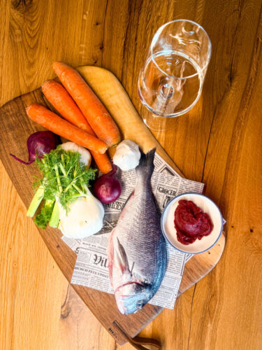 2. Ingrediente File de biban cu fenicul la grătar și fumet de pește