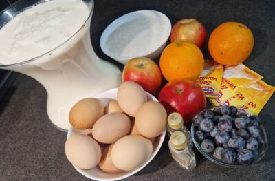 ingrediente Tort de zahăr ars cu măr caramelizat si afine