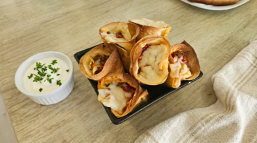 Conuri Crocante cu Carne și Mozzarella