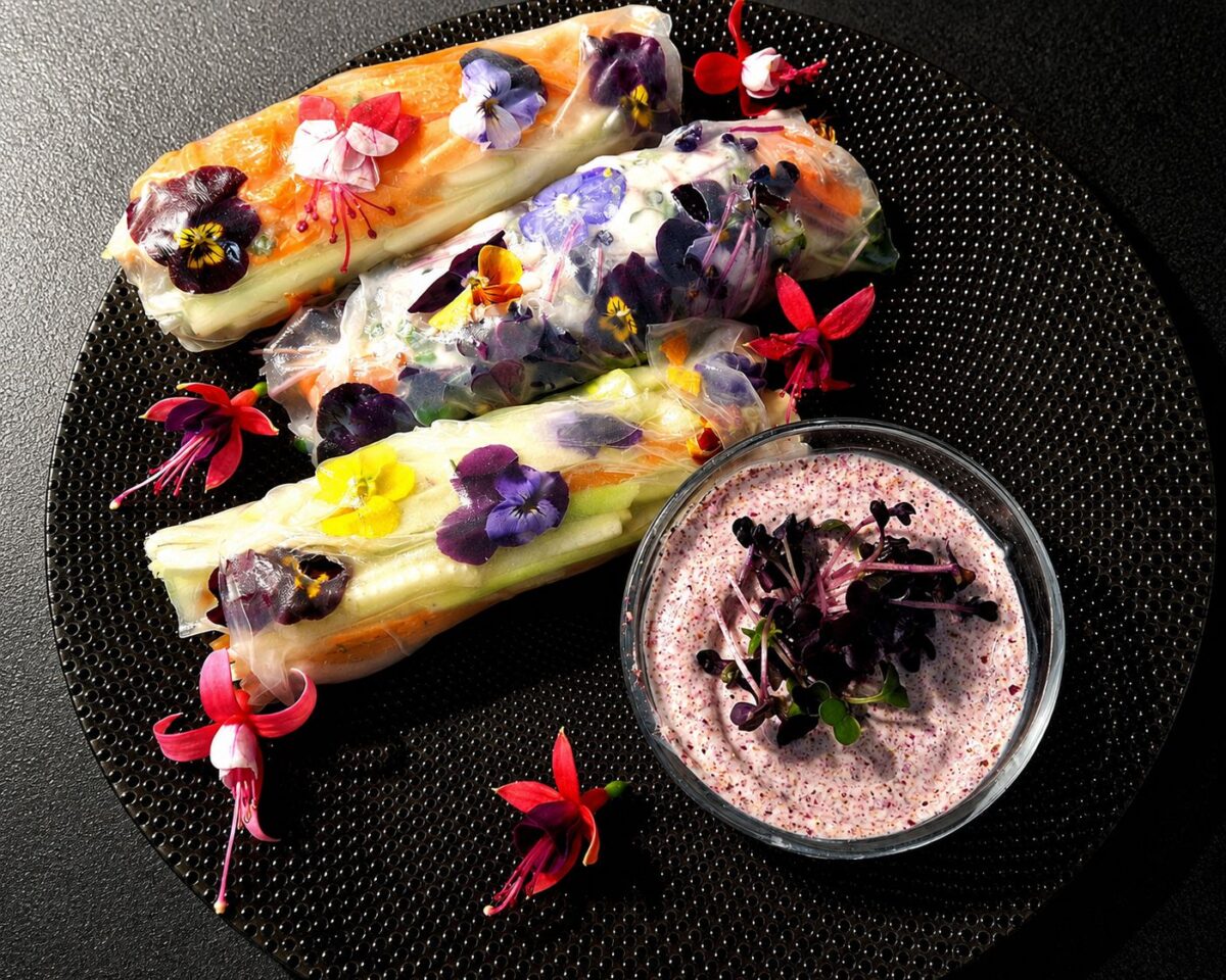 Spring Rolls Florale cu Microplante și Panseluțe