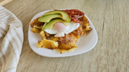 Avocado Toast pe Cartof cu bacon crocant și ou